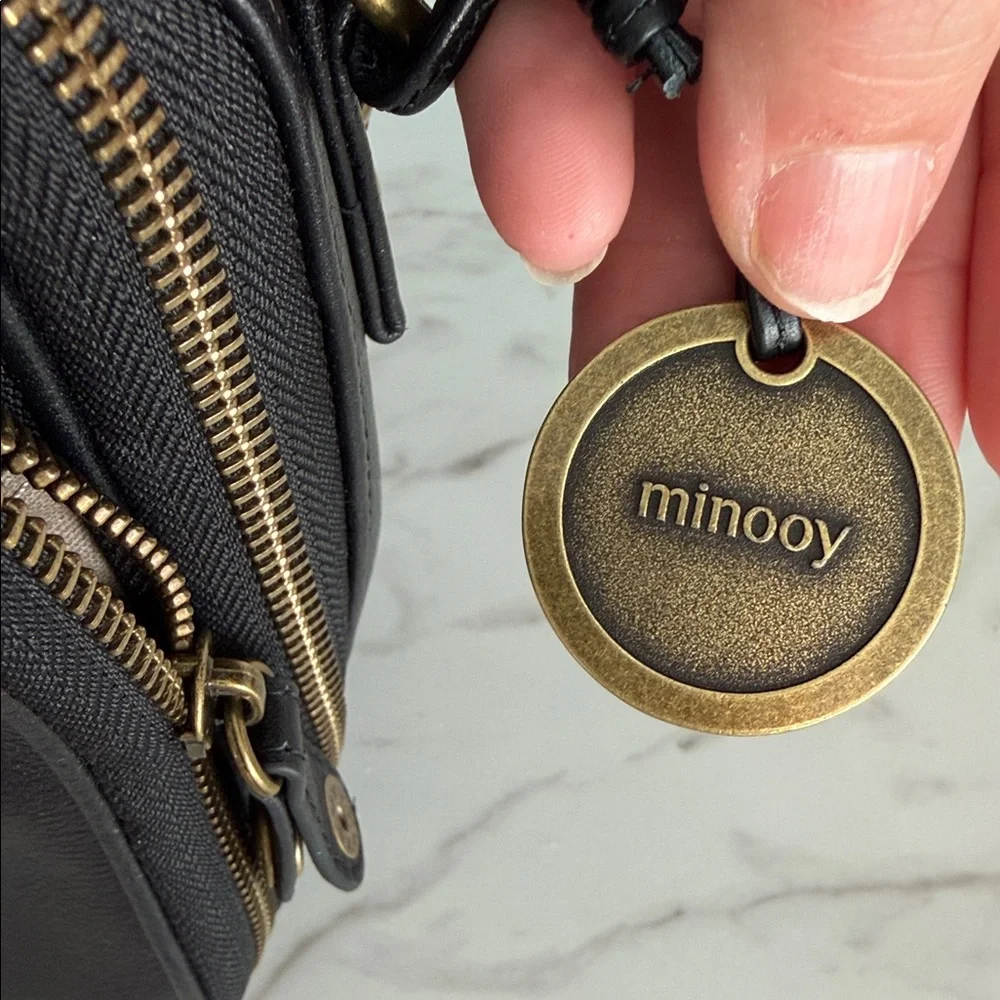 Minooy Black Leather Organizer Crossbody Bag Built-In Wallet Brass Hardware - Picture 12 of 14